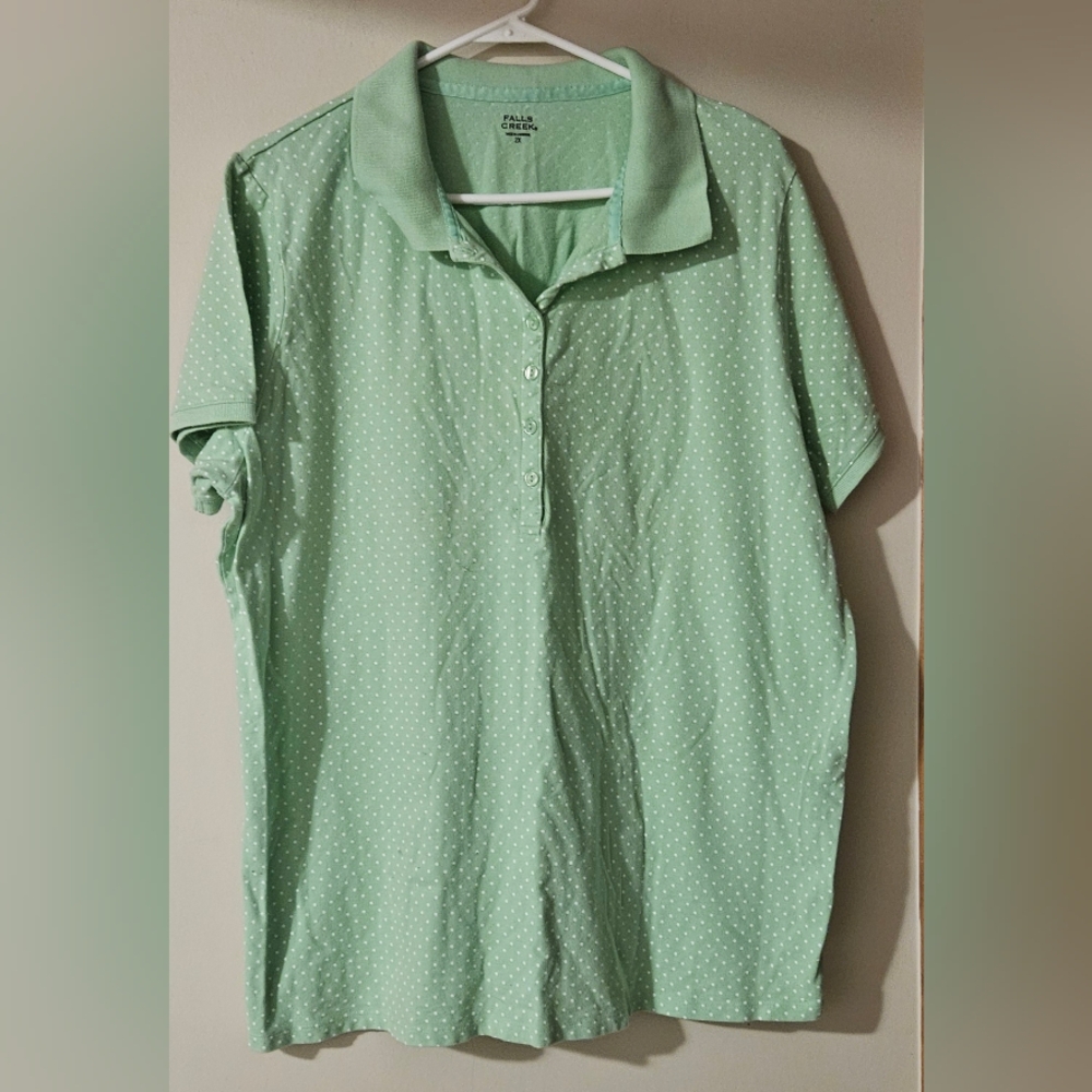 2X Woman's Falls Creek Green, White Polka Dots short sleeve top